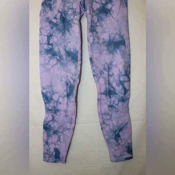 NWT Pink Active by Victoria’s Secret Tie Dye Seamless Stretchy Leggings Small - Picture 4 of 10